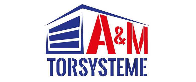 Logo von A&M TORSYSTEME in rot und blau mit stilisierten Gebäudeelementen.