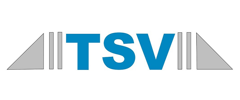 Logo des TSV mit den Buchstaben "TSV" in blauer Schrift und grauen geometrischen Formen.