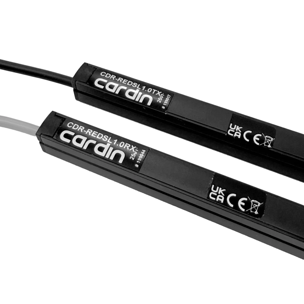Sicherheitslichtvorhang der CARDIN CDR-REDSL-Serie zur Absicherung von Durchgängen und Gefahrenbereichen an automatischen, industriellen Schiebetüren und Schiebetoren